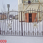 кованые ворота зимой